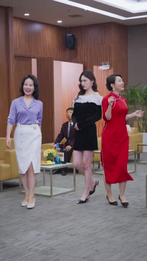 三个女儿把老妈宠翻天（34集）夸克网盘在线看
