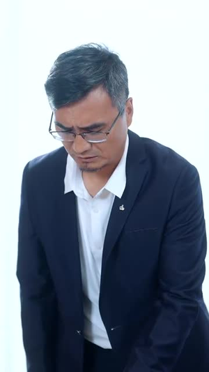 我一个小明星，搞点副业合理吧（82集）每天短剧分享