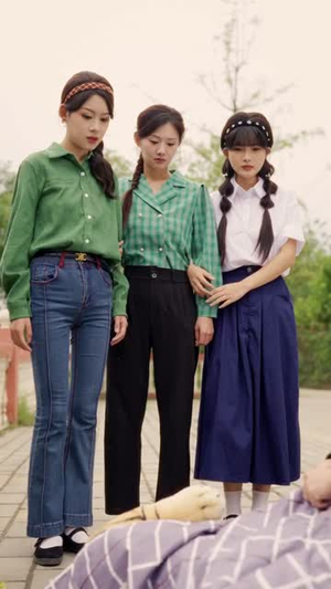 我在大山脚下修了个假仙(81集) 我在大山脚下修了个假仙(81集)精彩的网络短剧