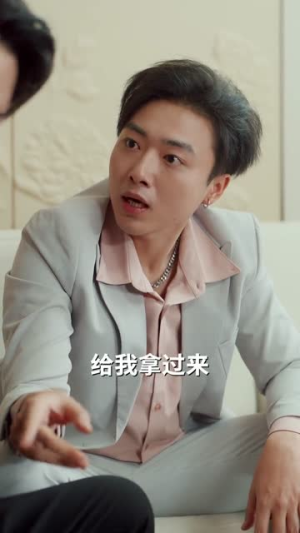 高冷校花救济我，我靠贴贴成神豪（80集）短剧精彩绝伦
