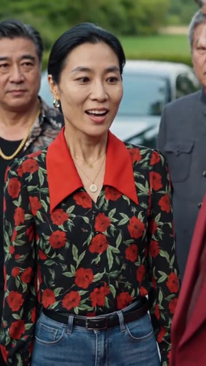 帮发小餐馆撑场子被骂，我结账后他却慌了（71集）短剧热播中