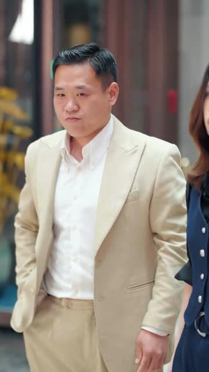 校花求复合，我已是她高攀不起的人（80集）精彩的短剧