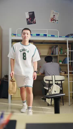 每月三万，我啃了四年馒头（67集）免费观看