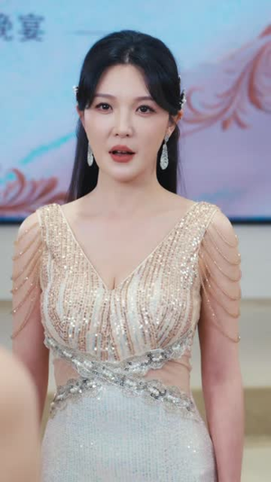 女儿受辱,妈妈归来掀翻全场(63集) 女儿受辱,妈妈归来掀翻全场(63集)热播短剧追不停
