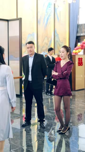 中年被裁后,我拿下总裁弟弟2:隐婚归来(69集) 中年被裁后,我拿下总裁弟弟2:隐婚归来(69集)一口气追完全集