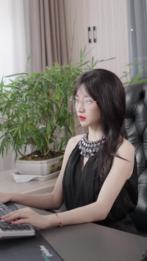 我的副厂长是个野丫头（73 集）精彩好看的短剧