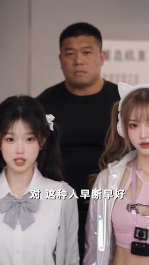 系统开挂：丑小鸭逆袭成了万人迷（70集）看到了大结局