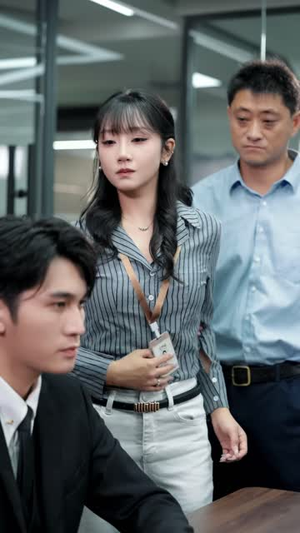他求我复婚时，我正在收购他的公司（40 集）熬夜追短剧