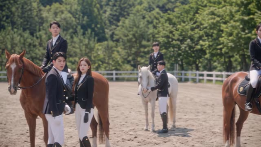 假面少女的韩校通关指南(83集) 假面少女的韩校通关指南(83集)短剧介绍