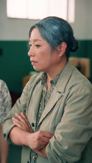 穿成后妈文女主，她掀桌子不干了（41 集）男频短剧推荐