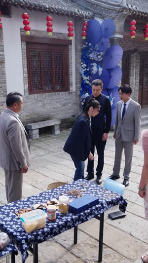 骑三轮收破烂,拉个董事长回村(79 集) 骑三轮收破烂,拉个董事长回村(79 集)最火爆的短剧