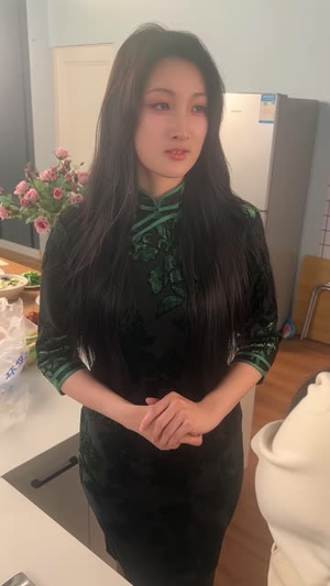 出租屋里住了位落难上神（30 集）爆款短剧推荐